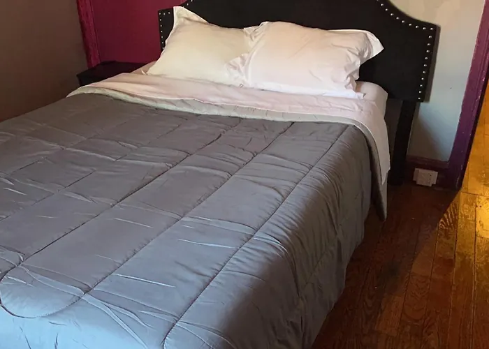 2218 N Colorado Master Queen Room